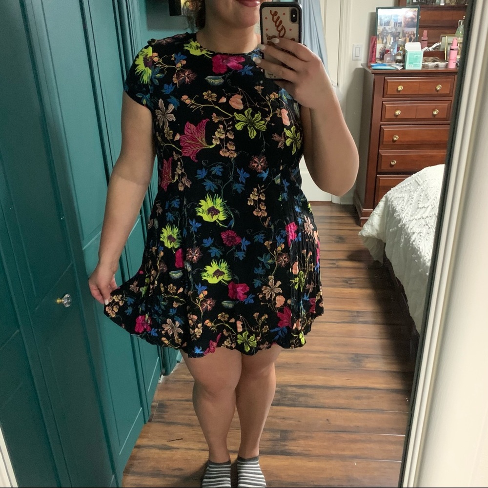 H&M Multi Color Floral Flowy short dress size 14